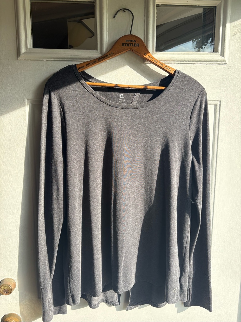 GAP Breathe Women's L Gray Long Sleeve Scoop Neck Lightweight Split Back GapFit